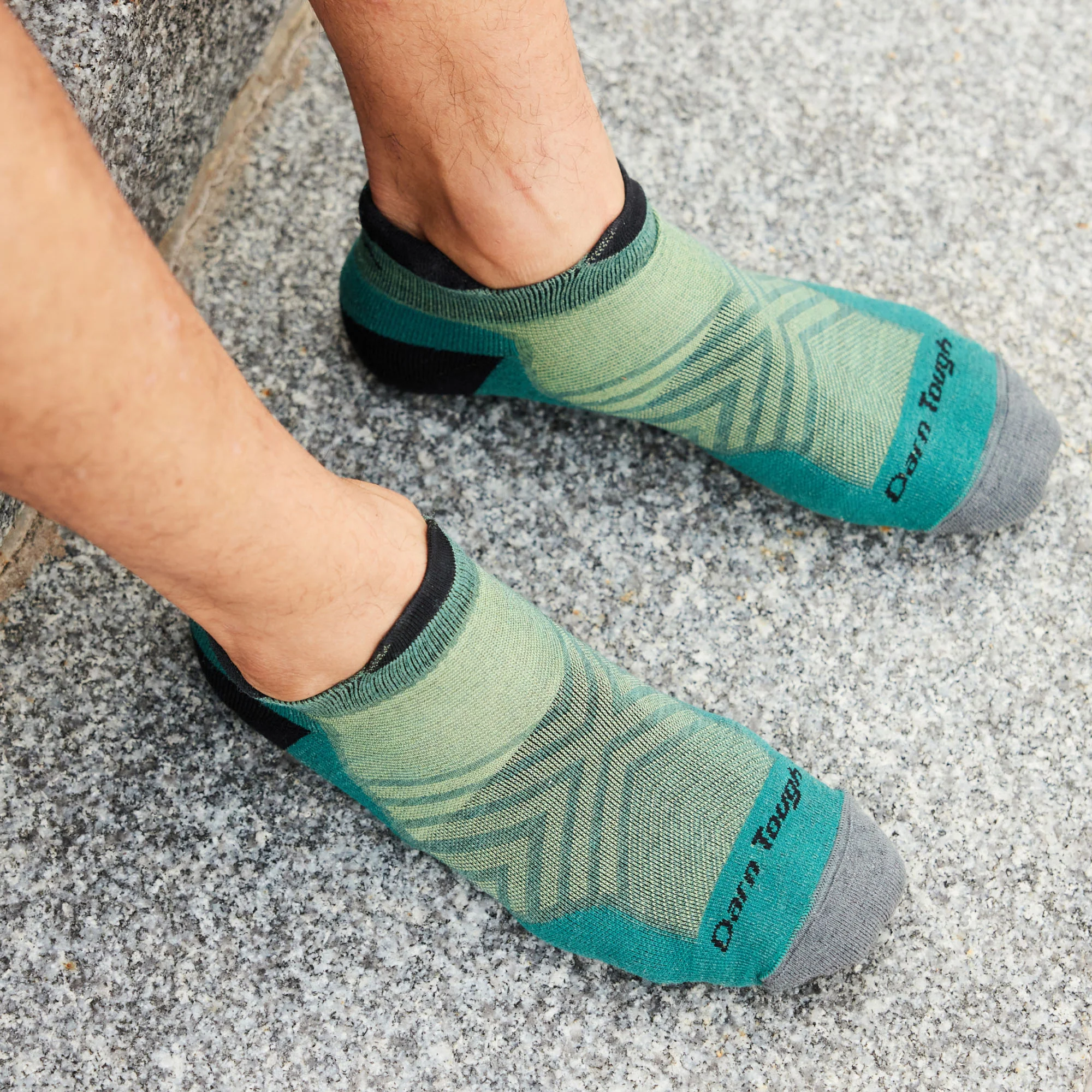 Men's Run No Show Tab Cushioned Ultra-Lightweight Running Socks - Image 17
